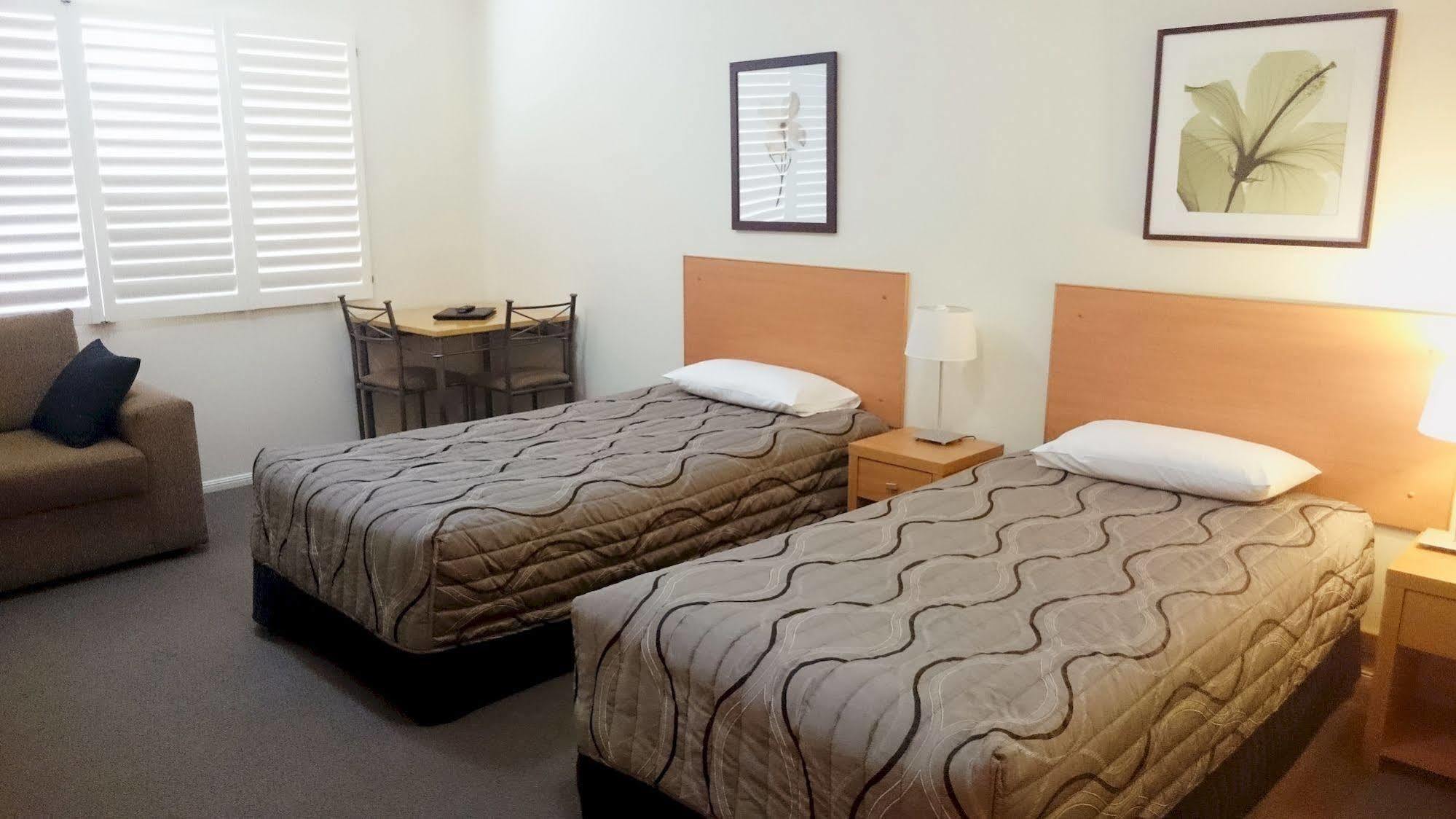 Country Roads Motor Inn Goondiwindi Esterno foto